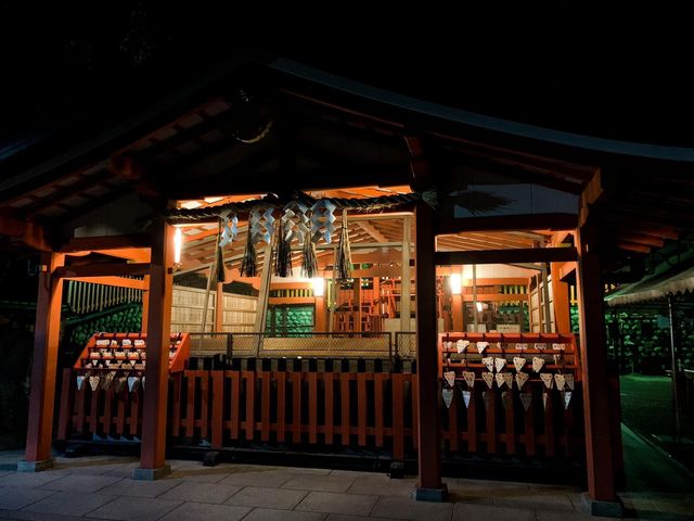 ศาลเจ้าฟูชิมิอินาริ 伏見稲荷大社 (Night time)⛩️🌌
