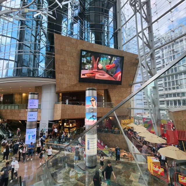 九龍正中心商場，地鐵直達🚉