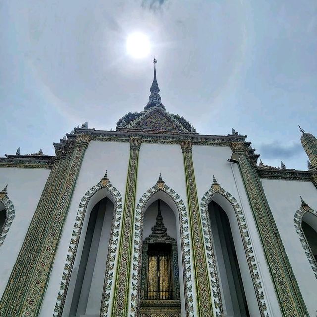 เข้าวัดพระแก้วแบบนักท่องเที่ยว