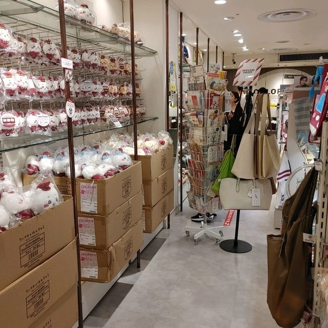 ちいかわ阪急コラボ　グッズ情報　阪急大阪梅田改札から三番街