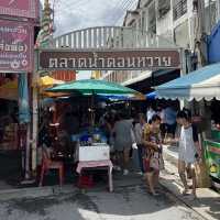 เดินเล่น ตลาดน้ำดอนหวาย ของอร่อยกลับบ้านเพียบ