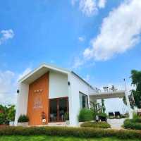 ☕️คาเฟ่ริมทะเลสาบสไตล์มินิมอล 🏡  𝑳𝒂𝒈𝒖𝒏𝒆