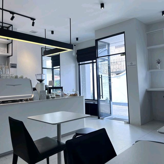 Laminim Coffee Shops 
