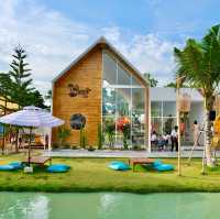 The Beach กลางกรุง คาเฟ่และร้านอาหารฟีลทะเล 