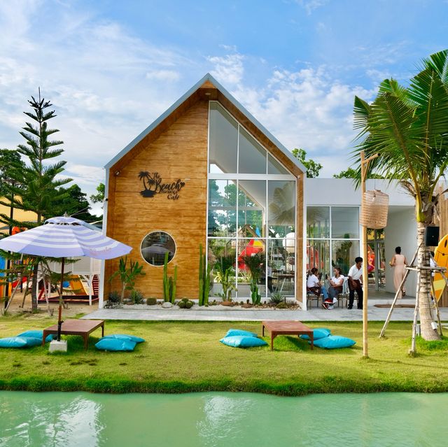 The Beach กลางกรุง คาเฟ่และร้านอาหารฟีลทะเล 