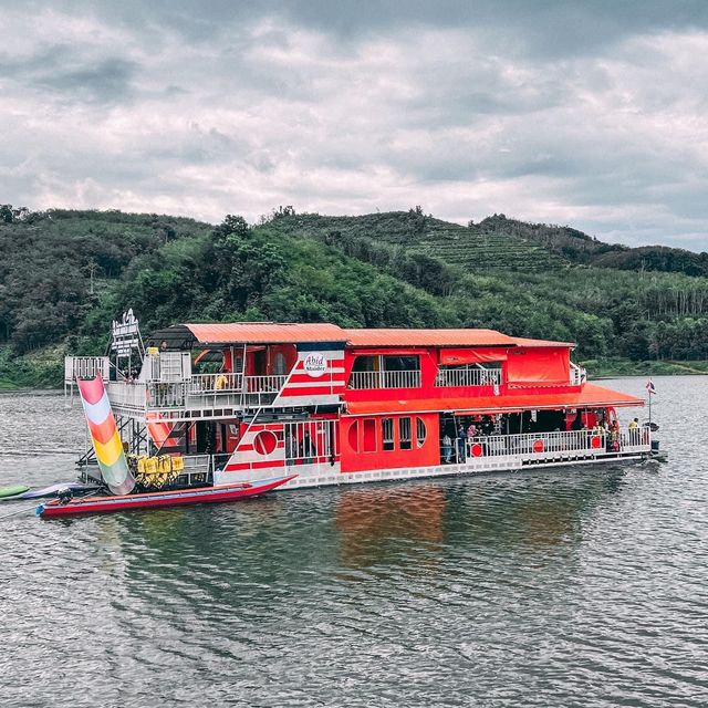 ล่องแพ MC. Star cruise halabala ณ เขื่อนบางลาง 