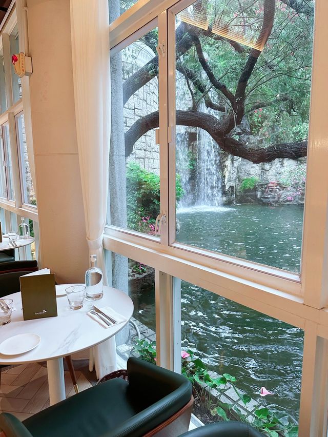 假日打卡餐廳📷繁華中的世外桃源🌴
