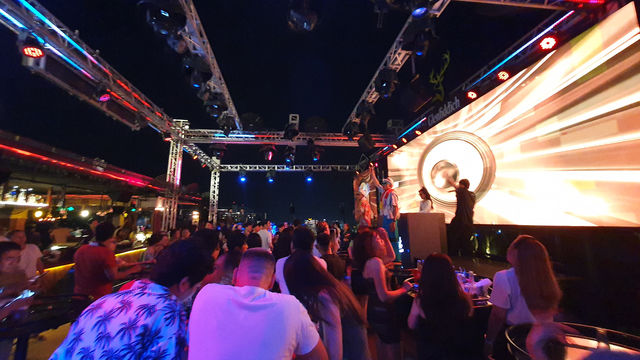 ญาจาง Roof Top Night life