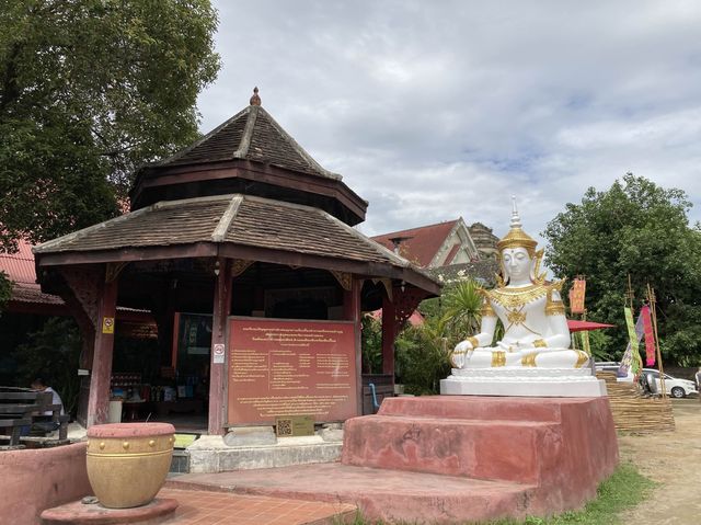 คุ้มหลวงสู่วิหารไม้สัก “วัดพันเตา”