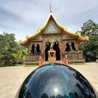 ชมโบสถ์ไม้แกะสลัก ที่วัดเขาชวัง