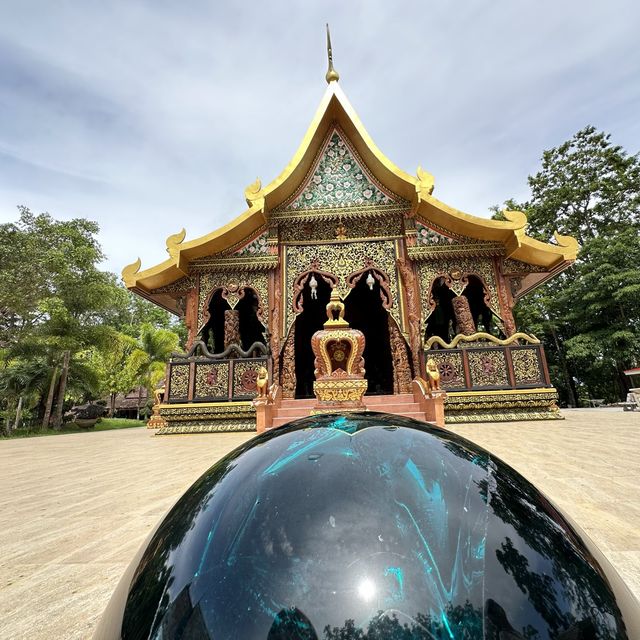 ชมโบสถ์ไม้แกะสลัก ที่วัดเขาชวัง