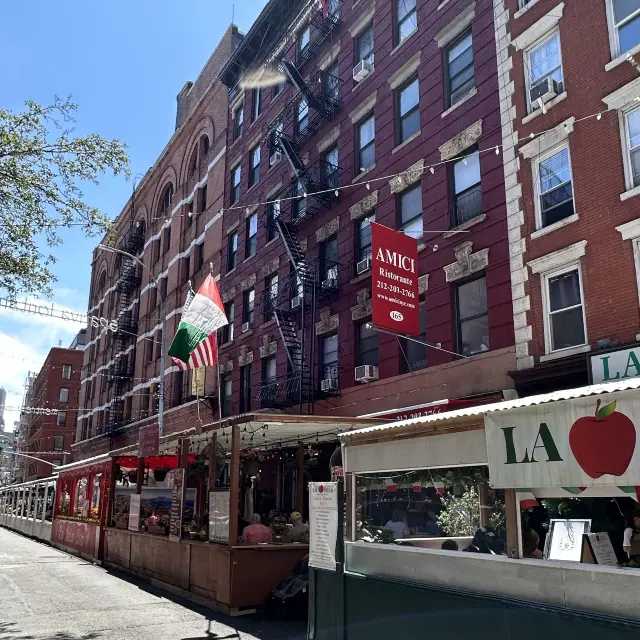 A walk from Little Italy to Chinatown