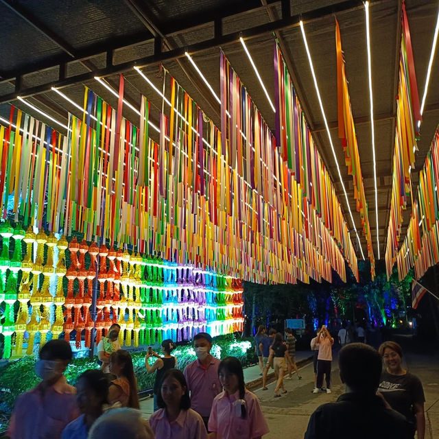 “วิจิตร@เชียงใหม่ สีสันแห่งเส้นแสง📍
