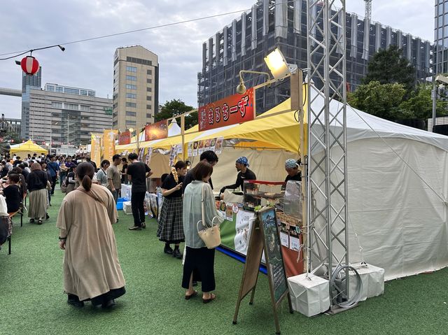 福岡・天神。『天神夏祭り』が8月6日まで開催中。福岡市役所西側に広がる『ふれあい広場』 