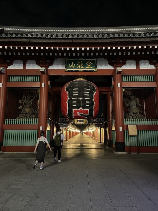 저녁이 더 빛나는 아사쿠사 나카미세도리