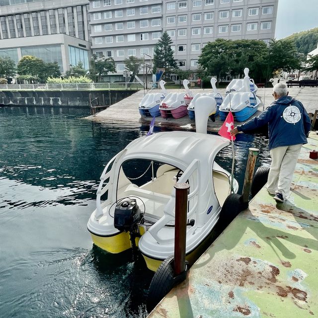 【北海道】スワンボート界の革命児！エンジン付きスワンボート