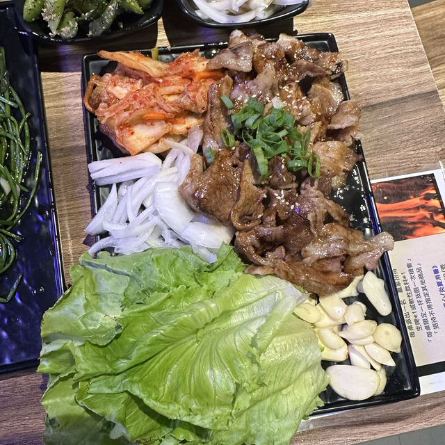 台北東區必吃小酌平價串燒，串在一起平價串燒！好吃、好氣氛，快來吃看看！
