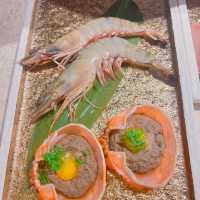 和牛西冷：店員會親自幫手燒，燒至7成熟左右，肉質鮮嫩，油花入口即融，沾上胡椒鹽帶來多重口感。