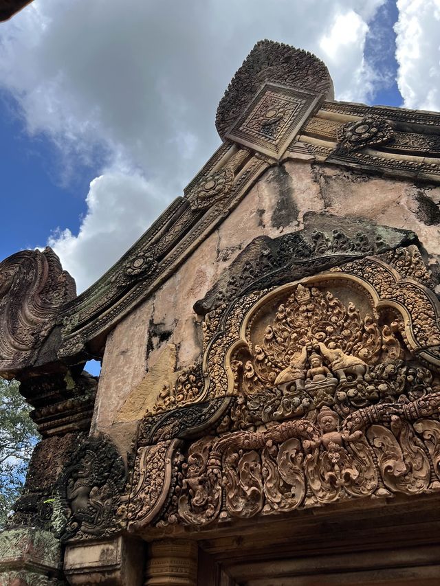ปราสาทหินสีชมพู วิจิตรงดงาม เก่าแก่กว่าพันปี