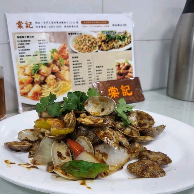 生猛海鮮配馳名咕嚕肉
