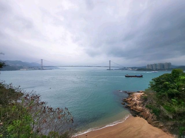 青山公路橋底的雙仙灣泳灘