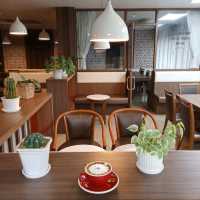 คาเฟ่สวย มินิมอล ใน รร.รัตนา ภูเก็ต