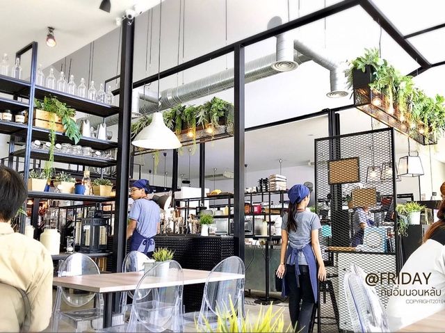 ร้าน Friday Everyday สัตหีบ อาหารอร่อย บรรยากาศดี