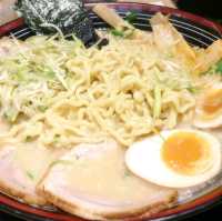 來自東京池袋的屯京拉麵🍜必推厚實叉燒肉、Q捲麵👍