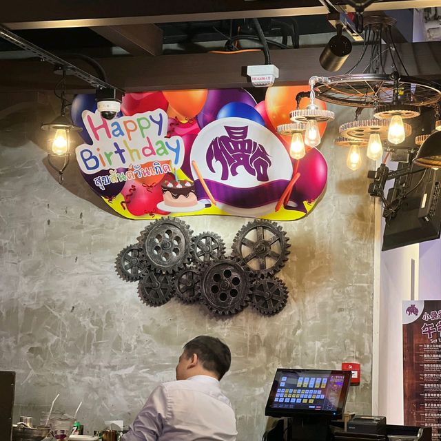 銅鑼灣熱鬧泰國餐廳，試試泰式拼盤和明爐魚