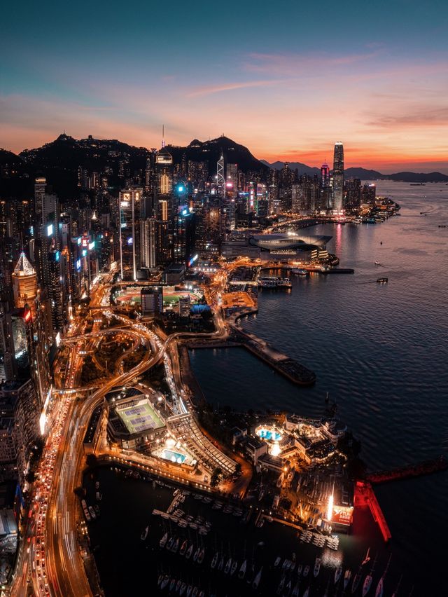 Capture this dynamic photo of a HK taxi in Causeway Bay! 📷