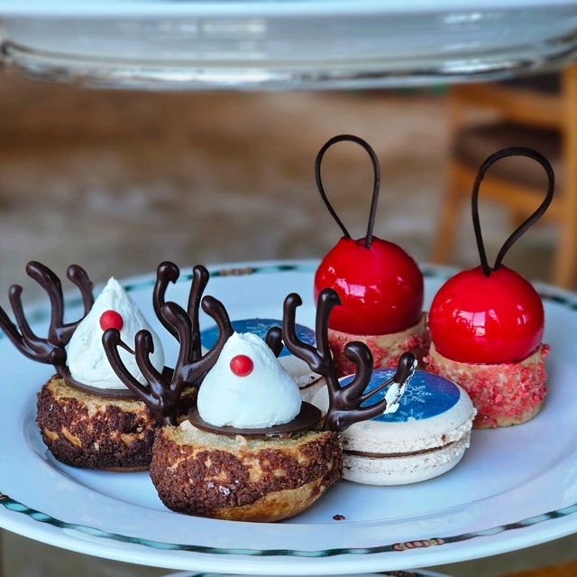 Afternoon Tea ธีมคริสมาสที่ โรงแรม เพนนินซูลา กรุงเทพฯ