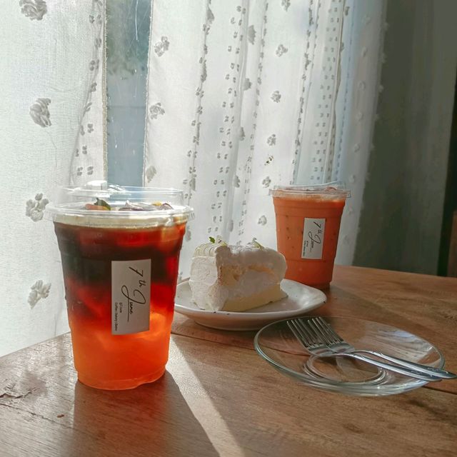  SEVEN JUNE ร้านกาแฟร่มรื่นบรรยากาศดี
