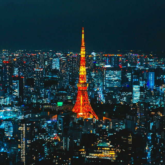 The iconic Tokyo Tower at night