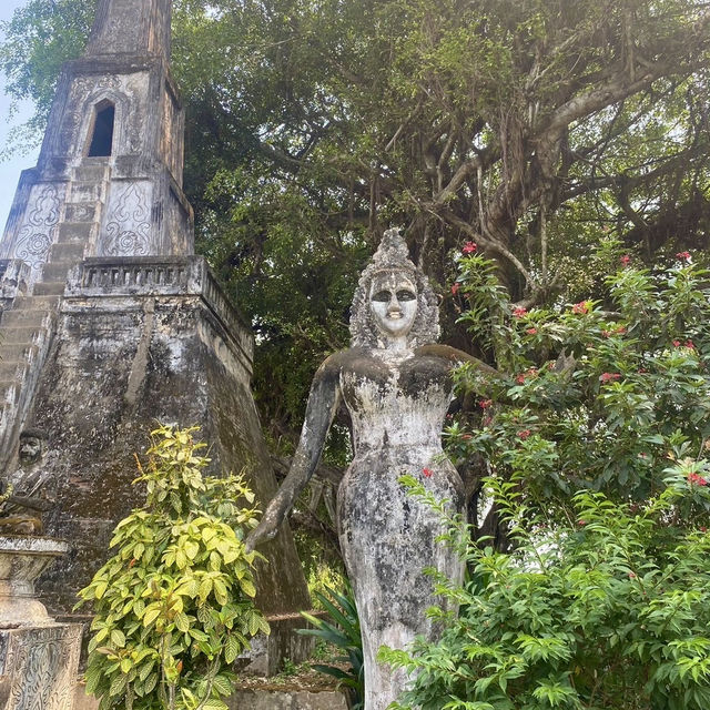 สวนพระ Buddha Park หรือ สวนวัฒนธรรม เซียงควร