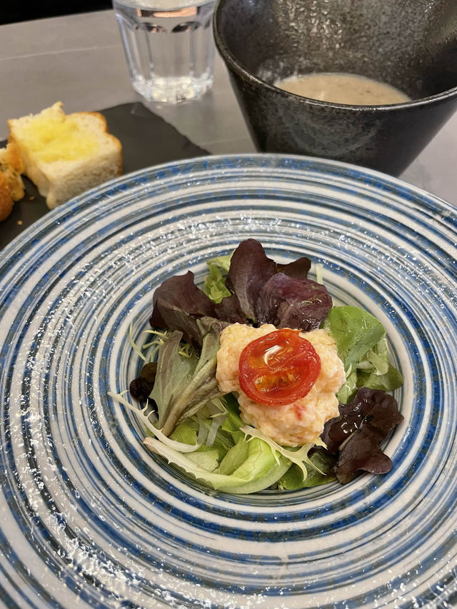 ᪥古舊街頭中一點摩登咖啡店᪥