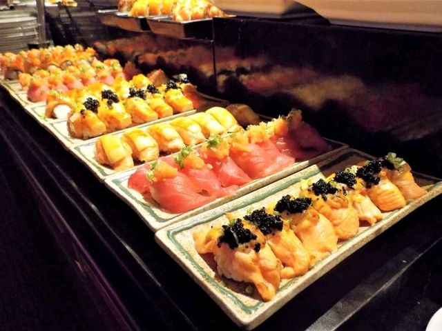 บุฟเฟต์มื้อเย็นสุดอลังที่โรงแรม The Emerald