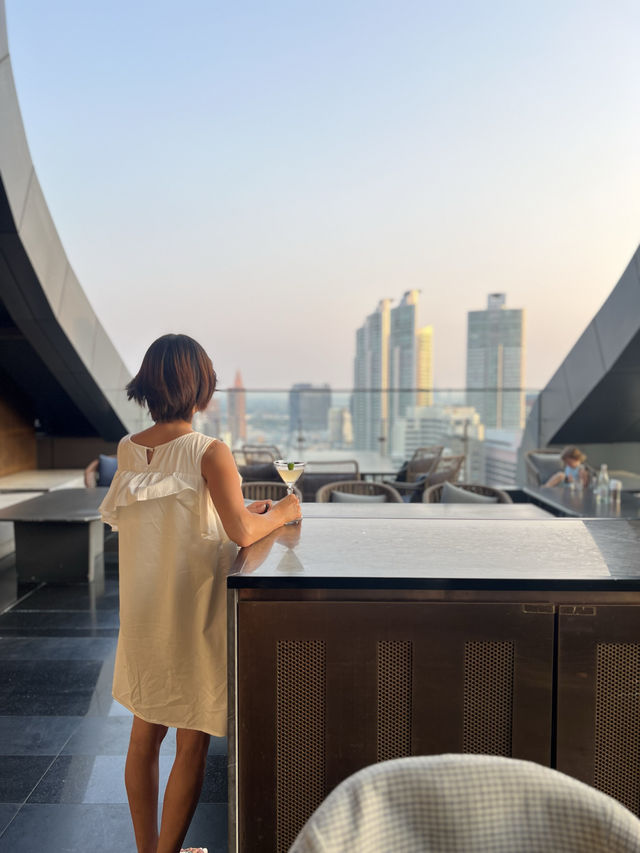【タイ バンコク🇹🇭】Sunsetの見える穴場のルーフトップバー🍸