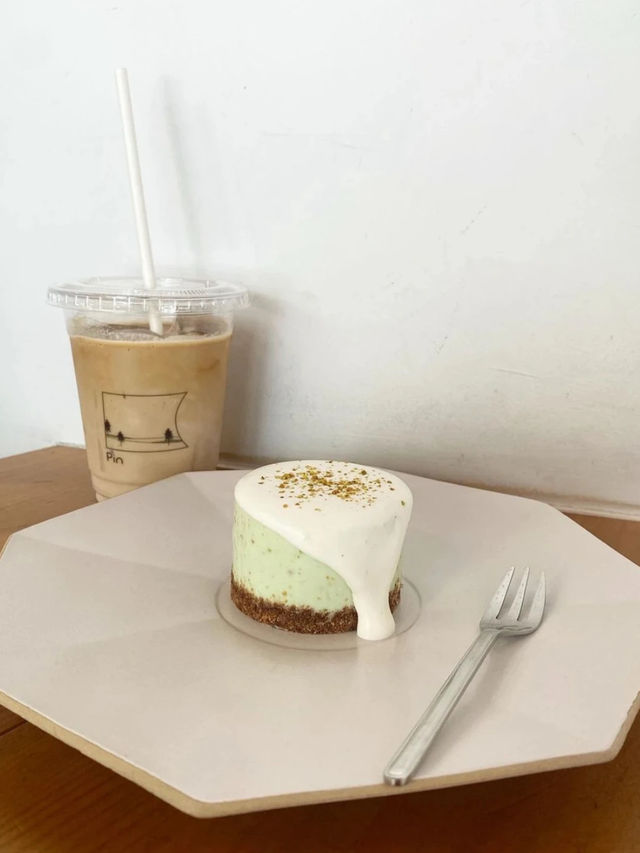 【福岡カフェ】とろんとたれたクリームのたまらないピスタチオムース