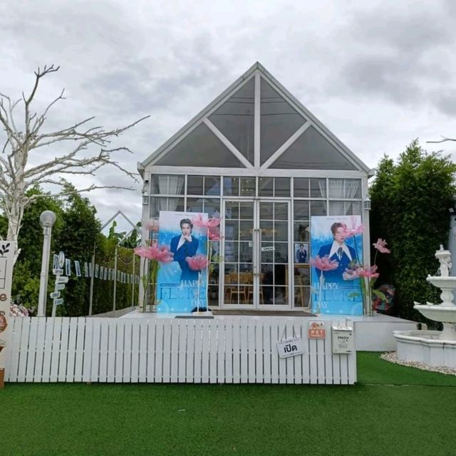 The Little White House Cafe
