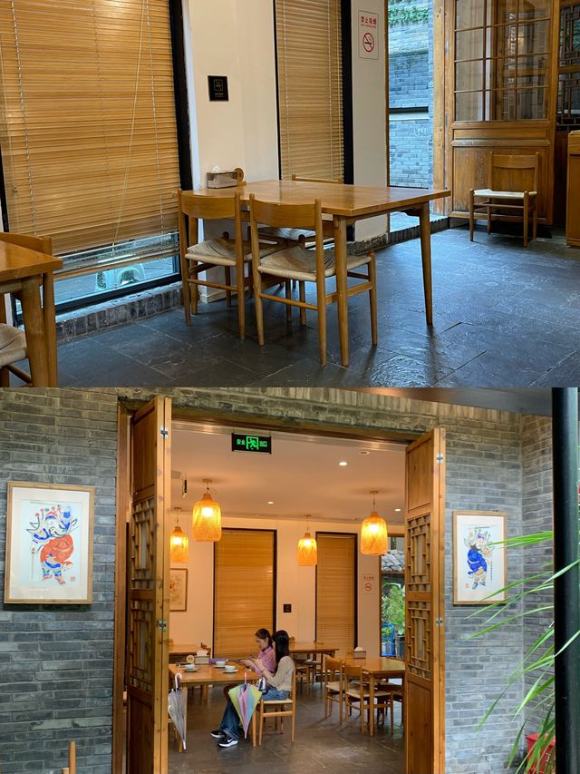 "探索成都美食：金熊猫餐厅(寬巷子店) 寬窄巷子美味之旅！"