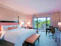 ⛱️ Relax at the Fairmont Orchid