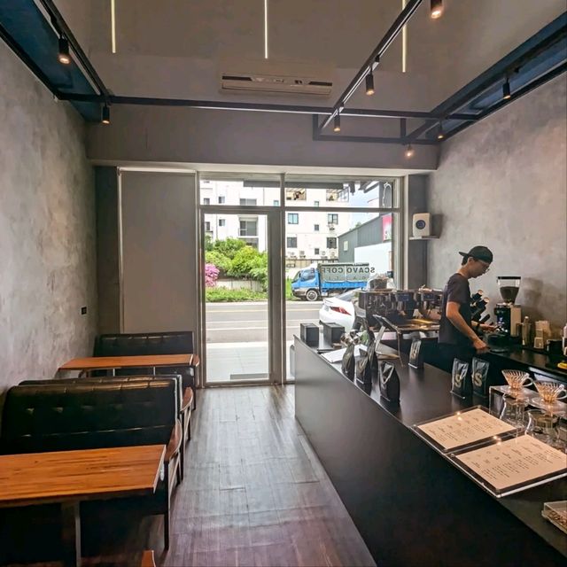 台南-咖啡+烘豆+重機+店貓：時肯墨咖啡烘焙 