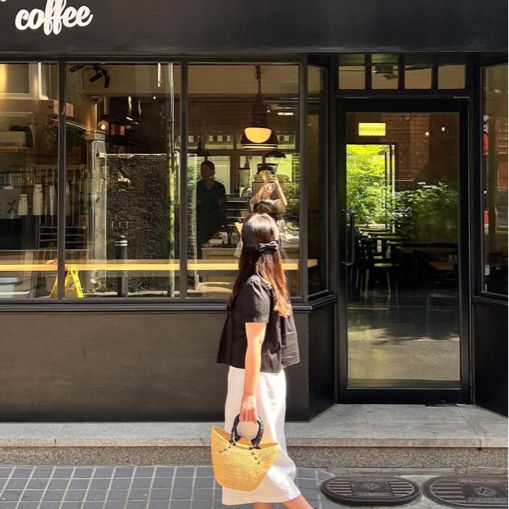 「首爾必打卡！Milestone Coffee：高品質咖啡，舒適環境，讓您放鬆愉快！」