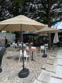 Ivory Coast Almond ร้านอาหารบรรยากาศดี