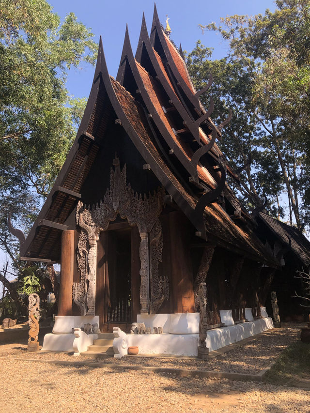 Guide to Baan Dam Museum (Black Temple) in Chiang Rai 🇹🇭