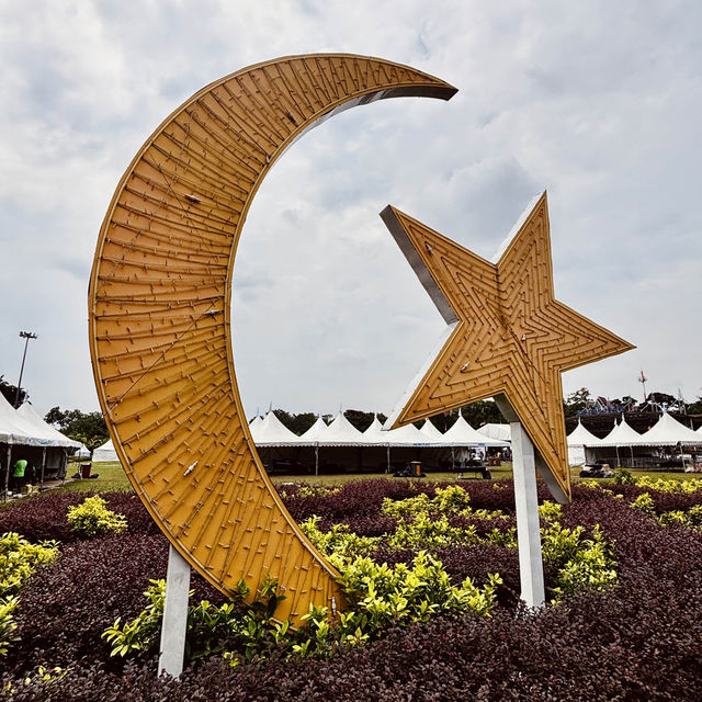 "Celebrating National Day at Dataran Ayer Keroh: A Melaka Tradition of Patriotism and Festivities"