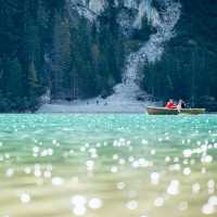 🇮🇹 A crystal blue lake-Lago di Braies