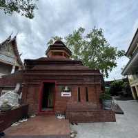 สวดมนต์ ไหว้พระ ขอพร ที่วัดอินทรวิหาร