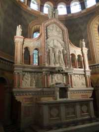 Votive Church โบสถ์ใหญ่กลางเมืองแซแกด