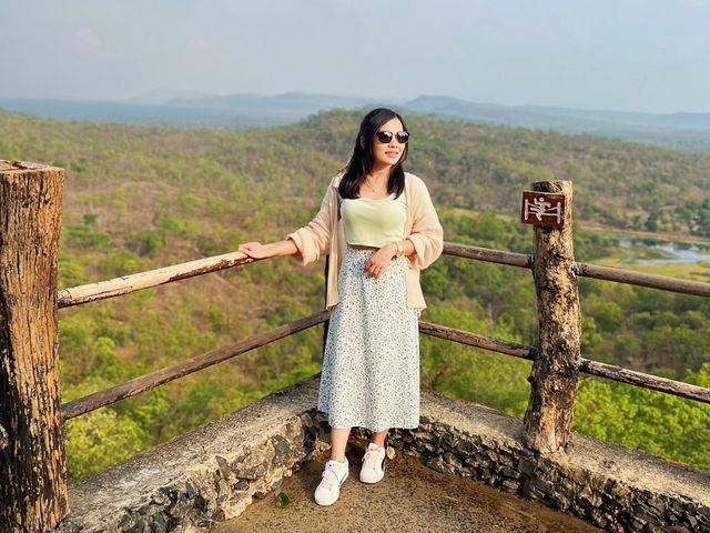 วัดสิรินธรวรารามภูพร้าว - ยลความงามวัดเรืองแสง
